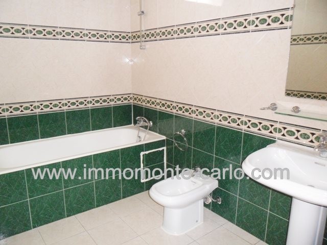 Jolie villa avec chauffage central, climatiseurs,à louer au quartier Souissi RABAT — 4