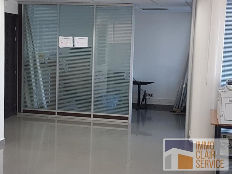 Location Bureau cloisonné 145m² BD GhandI
