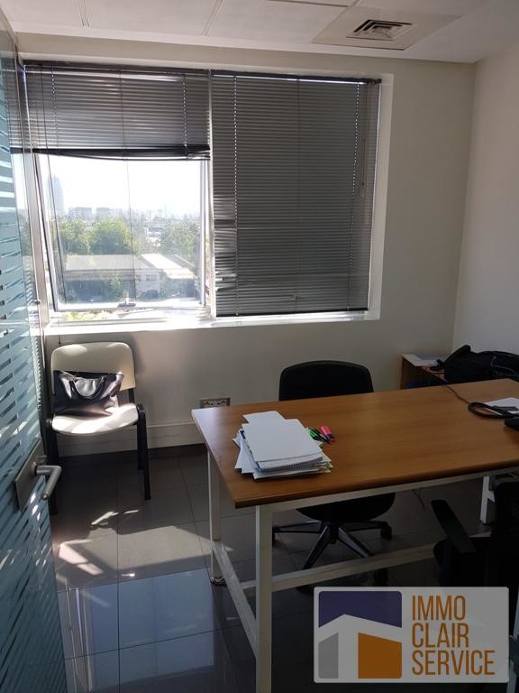 Location Bureau cloisonné 145m² BD GhandI — 6