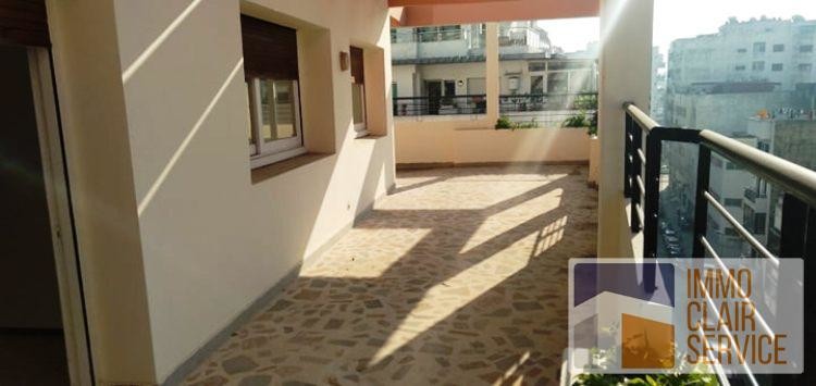 A louer un appartement au dernier étage avec terrasse de 300m²