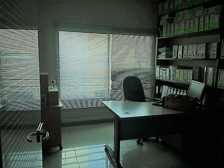 Vends Bureau — 6