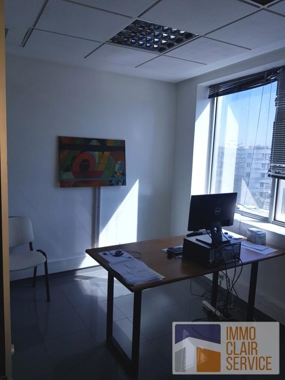 Location Bureau cloisonné 145m² BD GhandI — 3