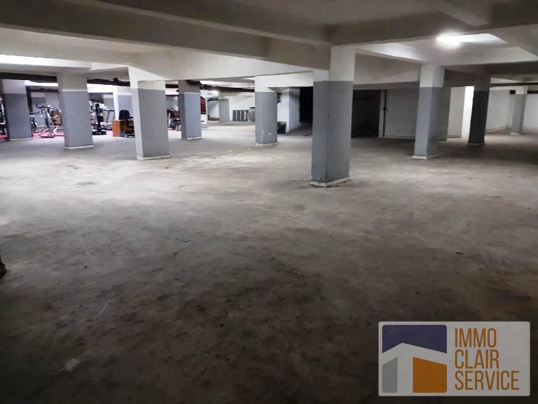 Un grand dépôt en location sur Maarif extension — 2