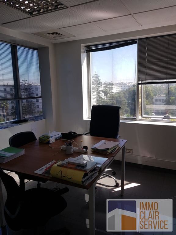 Location Bureau cloisonné 145m² BD GhandI — 4