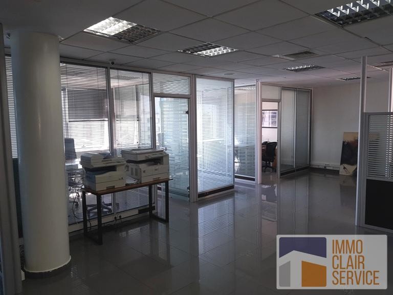 Location Bureau cloisonné 145m² BD GhandI — 2