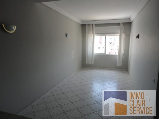 Location Studio Vide 78m² Quartier Maarif Extension