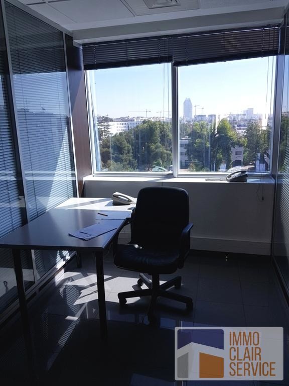 Location Bureau cloisonné 145m² BD GhandI — 5