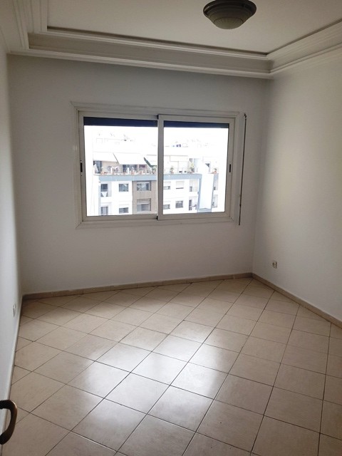 Bel appartement en location vide sur Maarif extension — 4