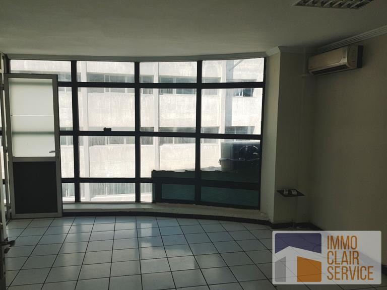 Location Bureau bien agencé sur belvédère 92m² — 4