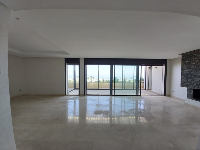 Appartement en location non meublé de haut stanting avec vue sur la mer à Ain Diab Casablanca. — 2