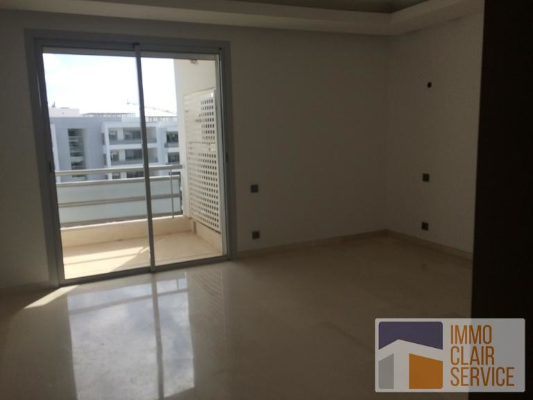 Bel appartement en location vide sur quartier Ain diab — 3