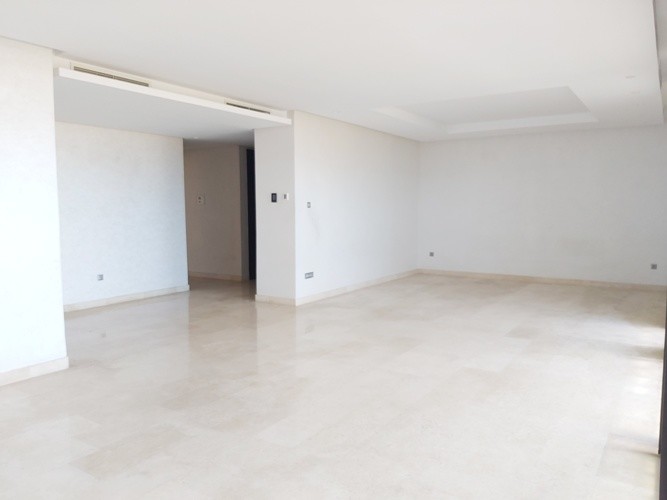 Appartement en location non meublé de haut stanting avec vue sur la mer à Ain Diab Casablanca. — 4