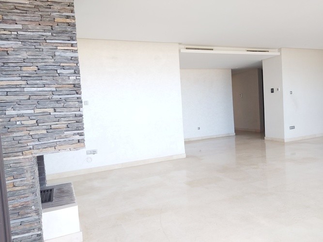 Appartement en location non meublé de haut stanting avec vue sur la mer à Ain Diab Casablanca. — 5