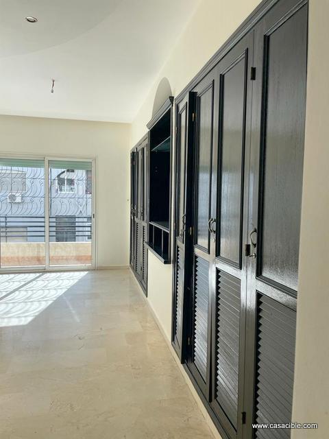 2 Mars: appartement vide 3 chambres, balcon. — 4