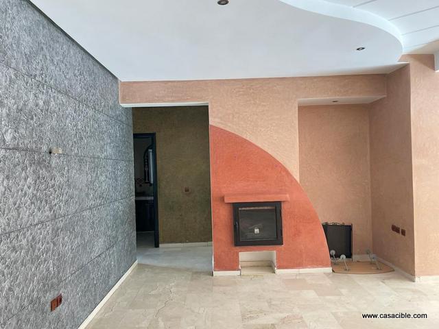 2 Mars: appartement vide 3 chambres, balcon. — 2