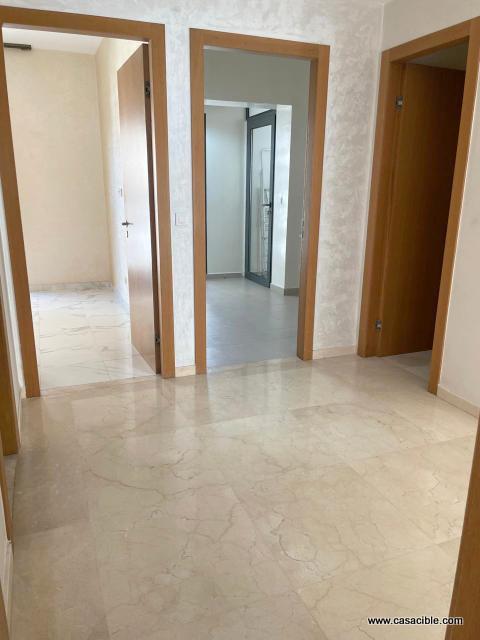 CFC: Appartement vide 2 chambres terrasse. — 2