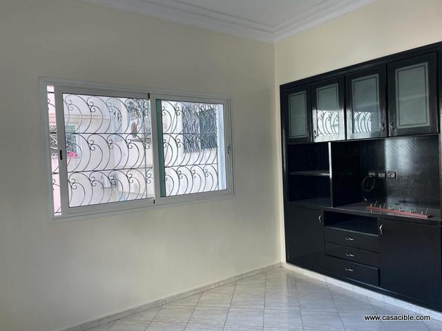 2 Mars: appartement vide 3 chambres, balcon. — 6