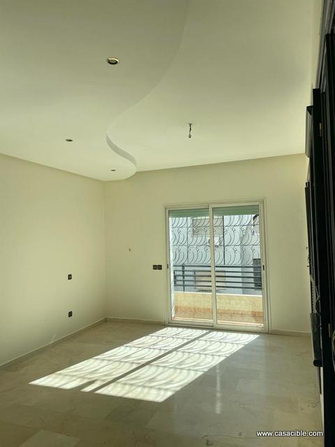 2 Mars: appartement vide 3 chambres, balcon. — 5