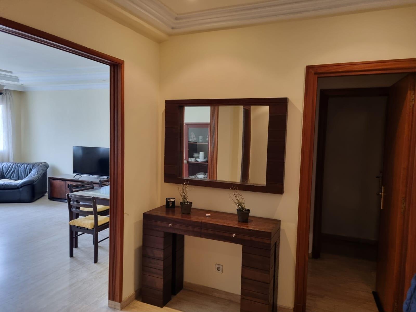 Gauthier: appartement meublé 3 chambres, salon. — 5