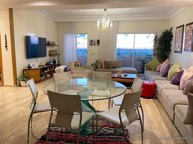 Anfa: appartement vide avec terrasse.