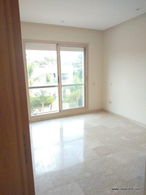 Oasis: studio vide HS, balcon. — 2