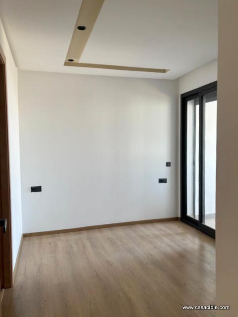 Les hopitaux: studio vide avec balcon. — 3