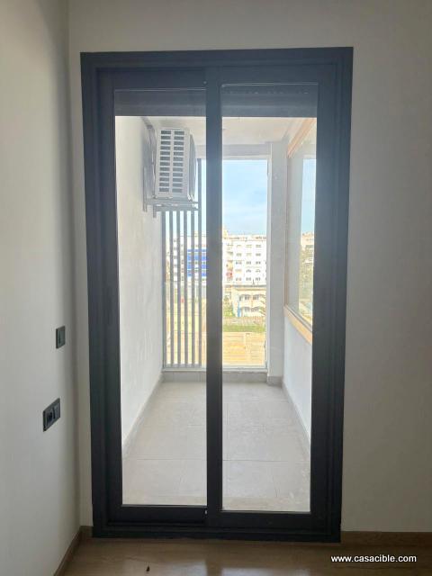 Les hopitaux: studio vide avec balcon. — 5