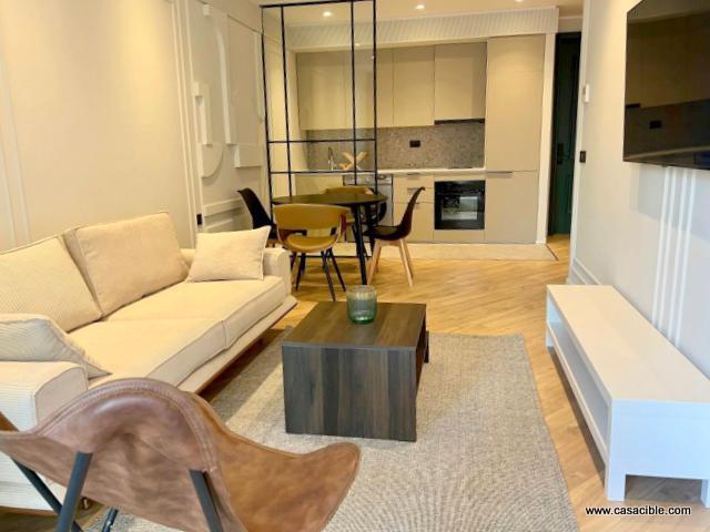 Triangle d'or: studio luxueux, terrasse. — 2