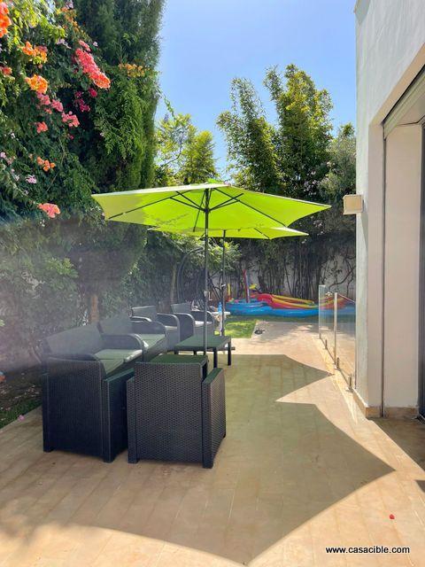 Ain Diab: Location villa vide de 840 m²,piscine et jardin. — 2