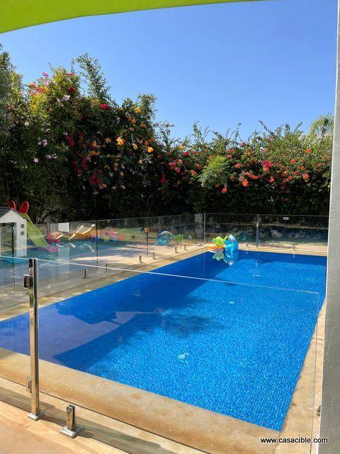 Ain Diab: Location villa vide de 840 m²,piscine et jardin.