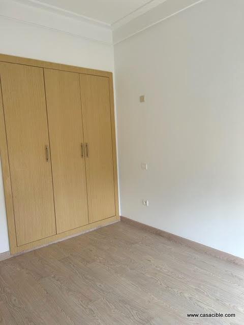 Casa Finance City: Studio haut standing vide, terrasse. — 3