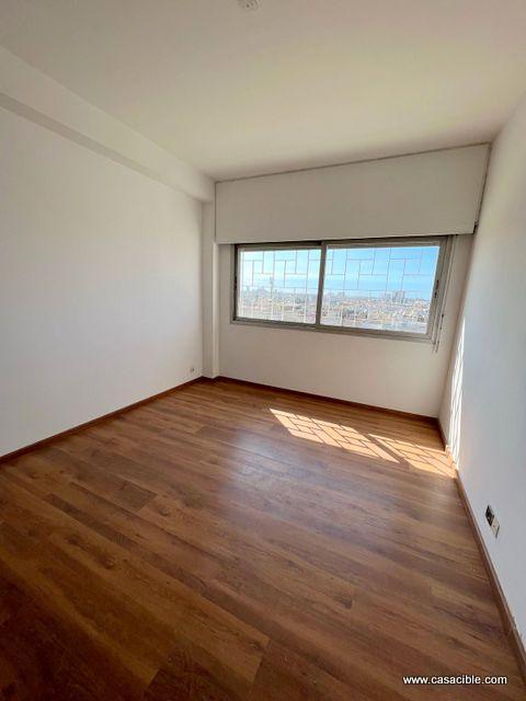 2 Mars: Appartement vide 3 chambres,2 salles de bain. — 5