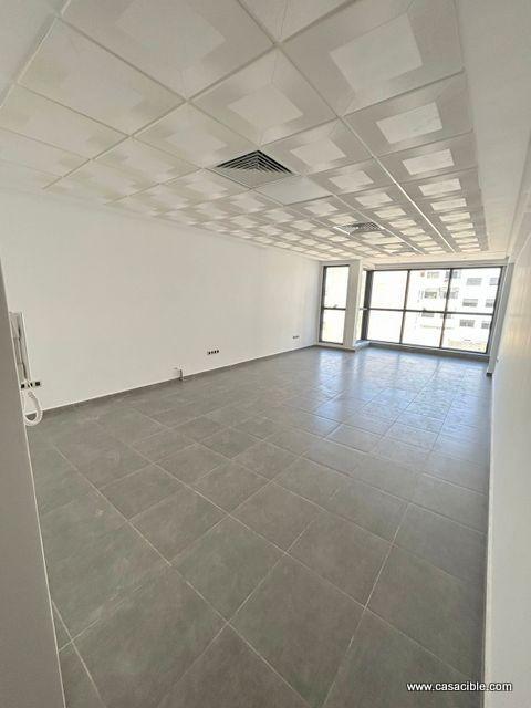 Cheikh Khalifa: Location plateau bureau de 49 m² .