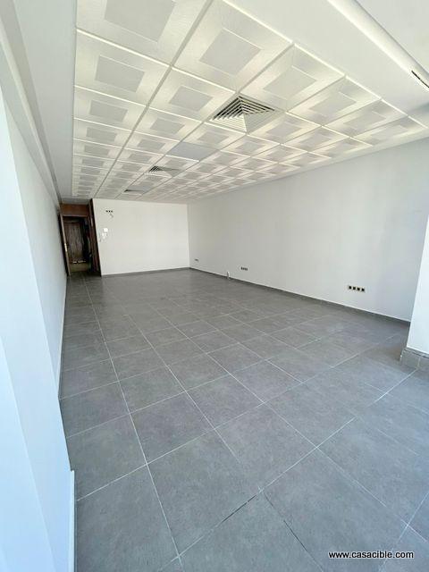 Cheikh Khalifa: Location plateau bureau de 49 m² . — 3