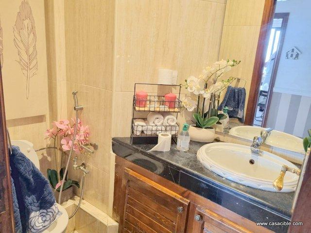 2 Mars: appartement vide 3 chambres, 3 salles de bain. — 4