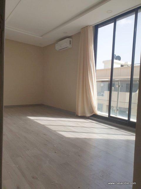 Maarif: appartement vide 3 chambres. — 2