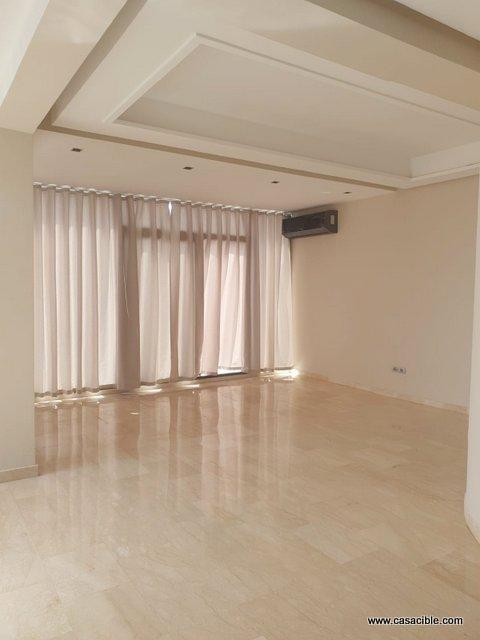 Maarif: appartement vide 3 chambres.