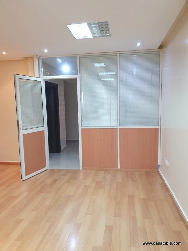 Bd Anfa : Bureau bien aménagé de 167 m² — 5