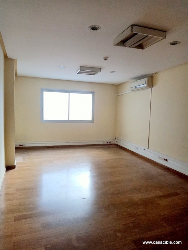 Boulevard Zerktouni: bureau professionnel 82 m². — 2