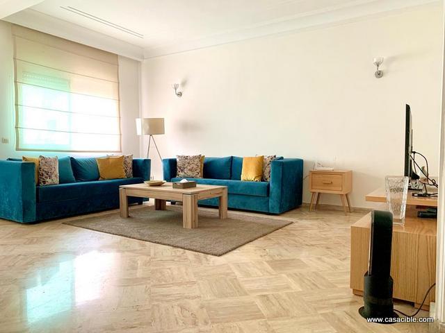 Racine: joli appartement meublé, 2 chambres, salon.
