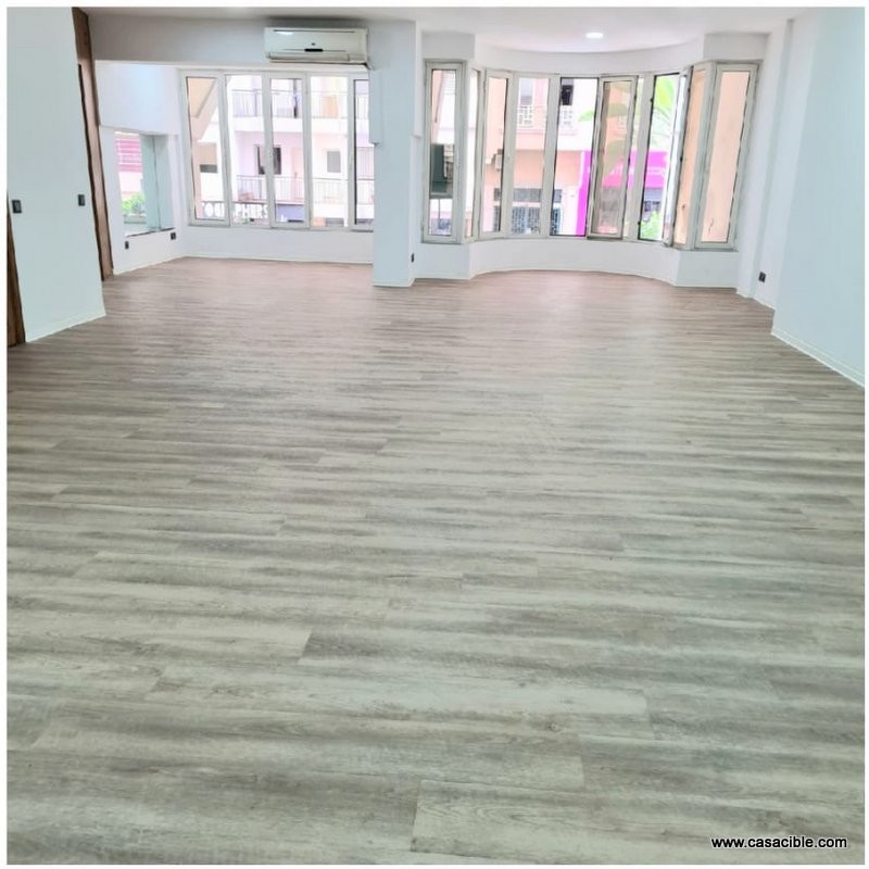 Gauthier : Bureau professionnel de 120 m².