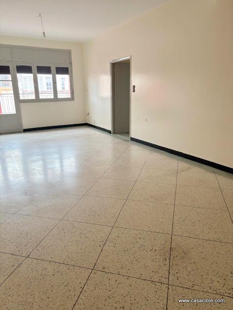 Beausejour: appartement 3 chambres, terrasse.