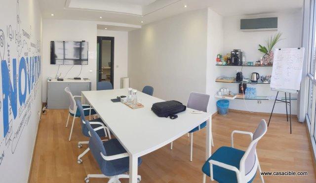 Racine: Plateau bureau professionnel cloisonné climatisé. — 2