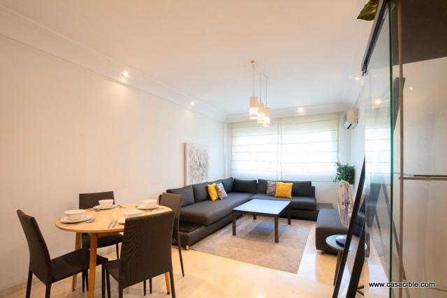 Bd Abdelmoumen: appartement meublé+ balcon.