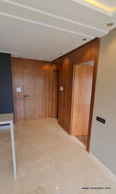 Palmier: studio vide avec balcon. — 2