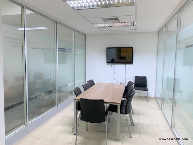 Palmier:  plateau bureau vide ideal pour restaurant.
