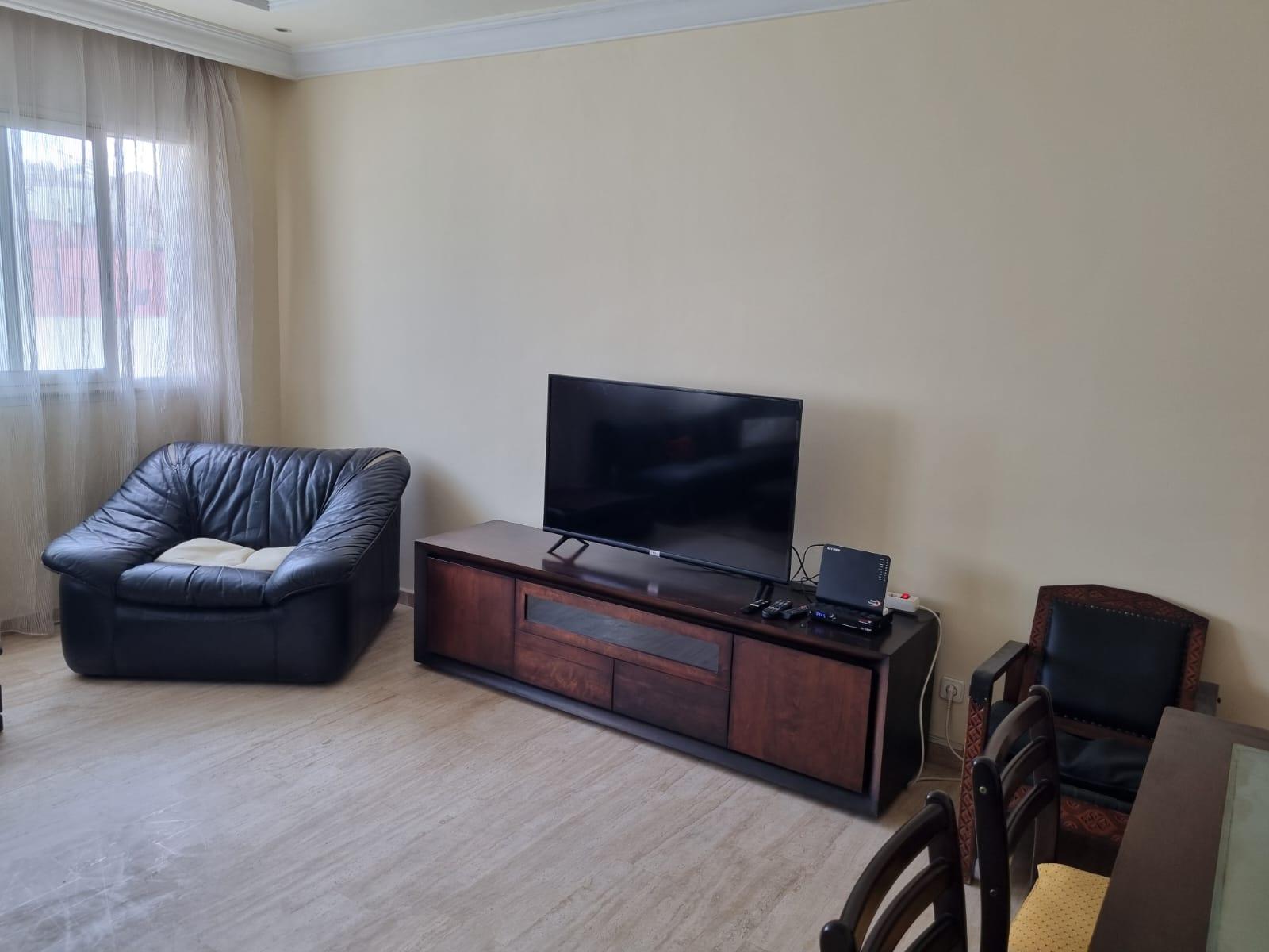 Gauthier: appartement meublé 3 chambres, salon. — 2