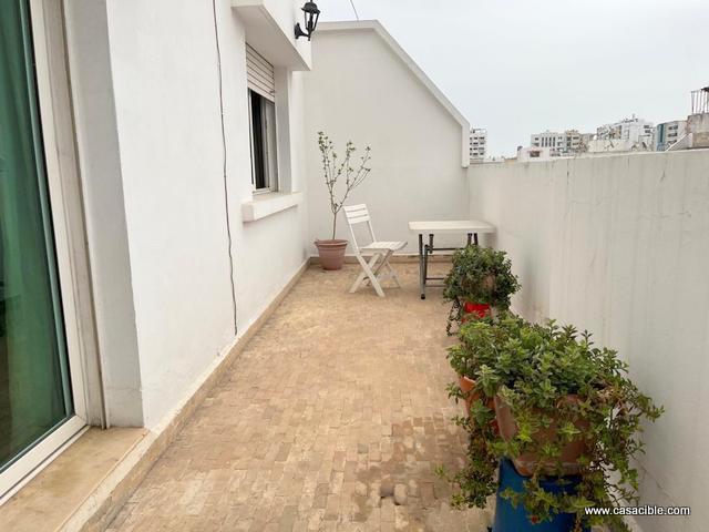 Secteur lyautey: studio meublé avec terrasse.