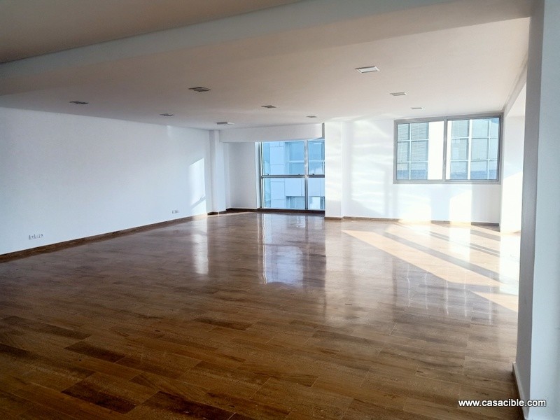 Bureau professionnel de 117 m² à Racine. — 2