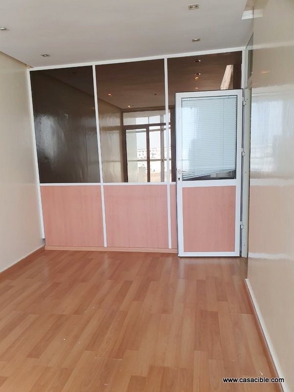Bd Anfa : Bureau bien aménagé de 167 m² — 2